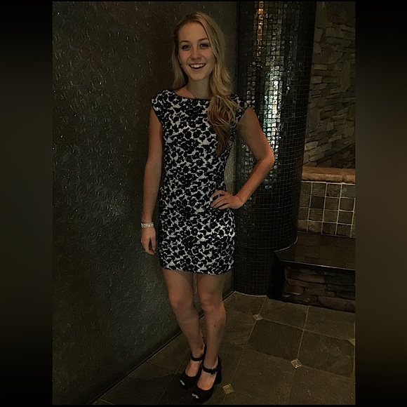 Guess Dress Women's Cap-Sleeve Dalmatian Sequin Size: 2 - Picture 2 of 5